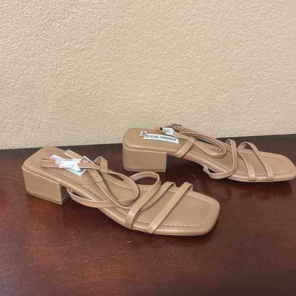 Steve Madden Appealing Strappy Heal Sz 9 - Picture 3 of 8